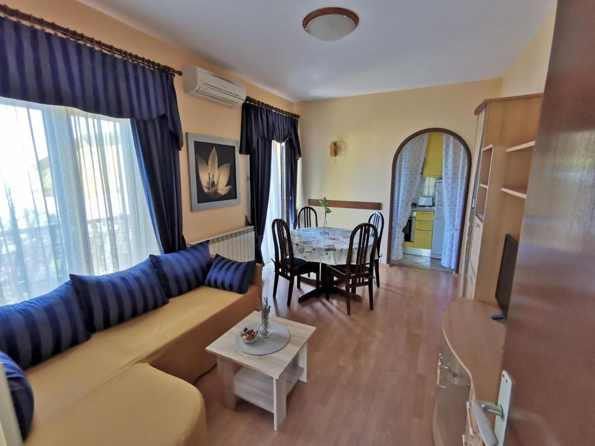 Apartment Delost ลอฟราน ภายนอก รูปภาพ
